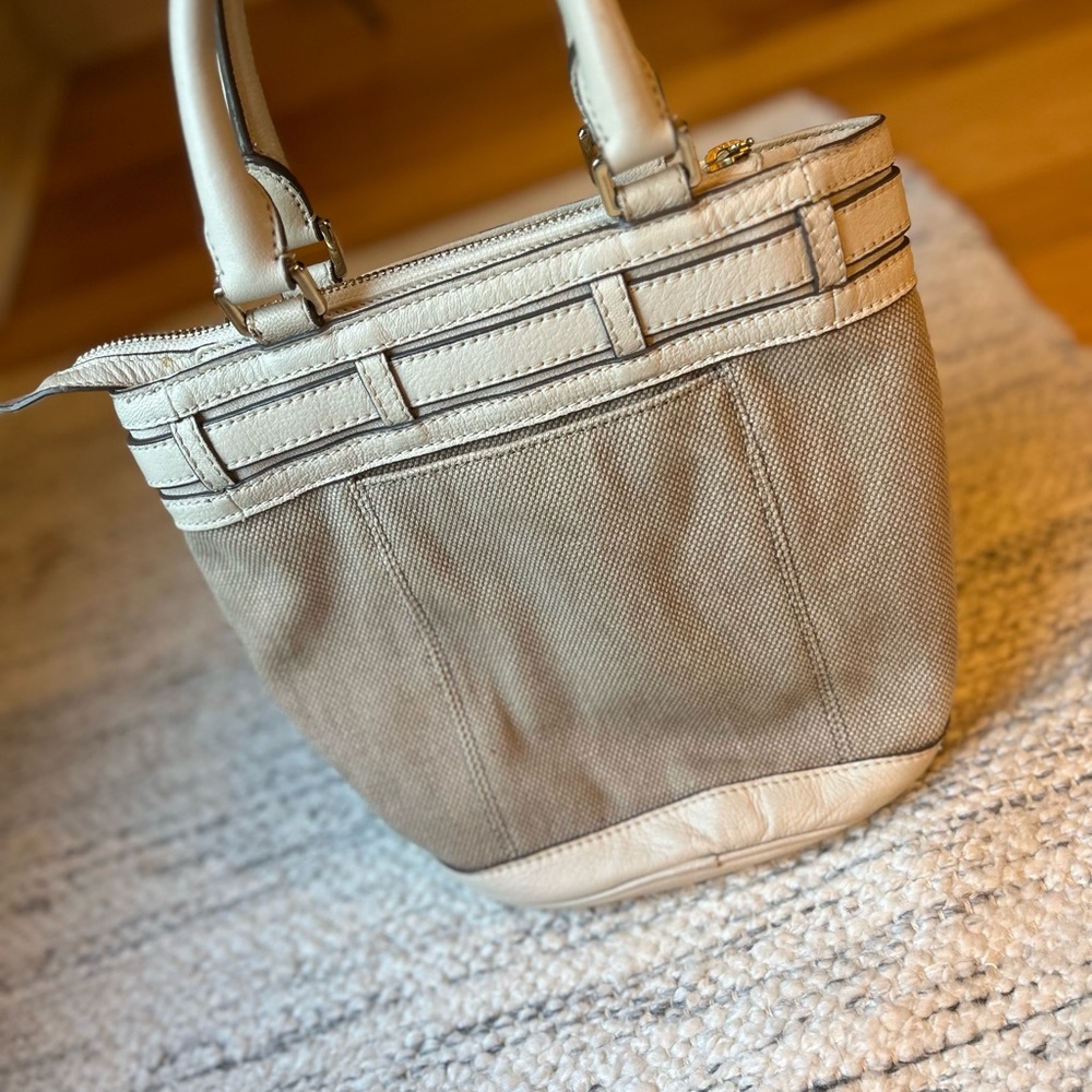 Michael Kors Retired Kingsbury Leather Small Bucket Bag with Handles - Picture 4 of 17